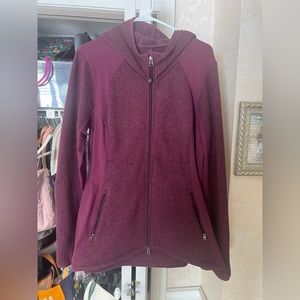 Women’s large hoodie with two way zipper bum sleeves and zipper pockets.